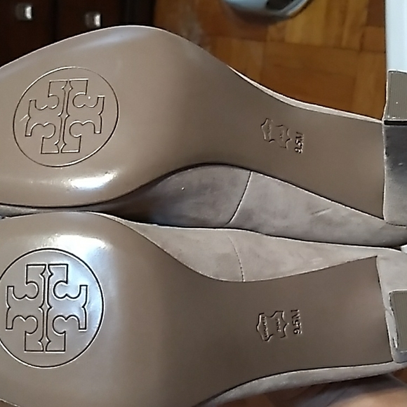 Suede heels open toe Never worn - Picture 2 of 5